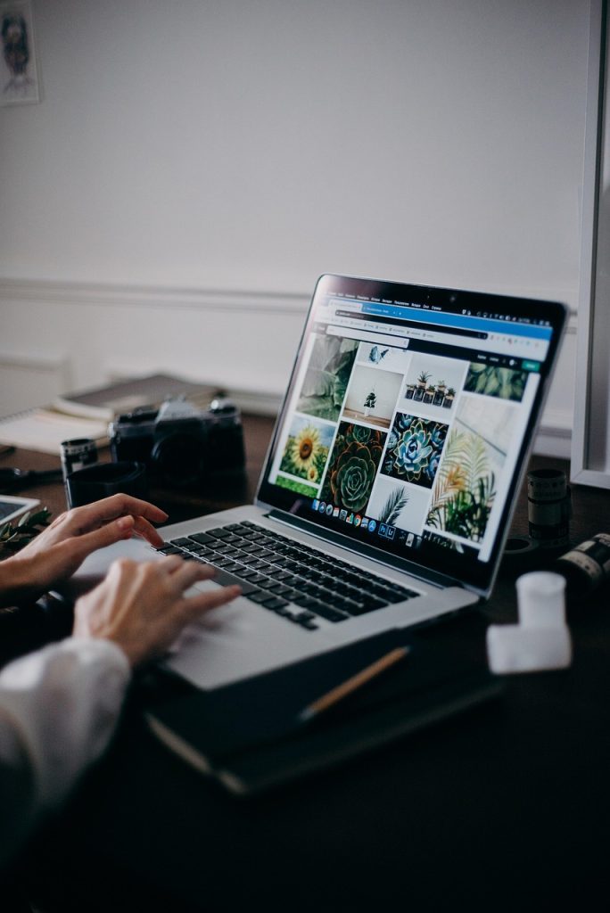 laptop, photographer, working, office, computer, laptop, laptop, photographer, working, working, working, working, working, office, computer, computer-7136991.jpg